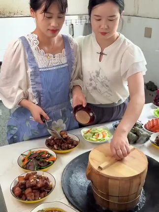 贵州长粒香米真的太好吃啦!它是那种细细长长的米粒,煮出来的米饭特别香,吃起来更过严格筛选的,保证让你吃到是软糯香甜,每个粒米都是经决最好的口感~喜欢的姐妹们不要错过啦#贵州长粒香米#口感非常好#软糯劲道 #米饭
