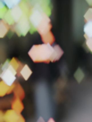 黑色开衫慵懒随性,灰色半身裙优雅垂坠,这套搭配将简约与高级感完美融合。无论是职场通勤还是日常出街,都能让你轻松拿捏松弛有度的时尚感