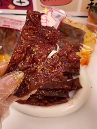 #湖南豆腐干辣条 #辣条 湖南人做的豆皮辣条是真的没得说!#好吃到停不下来 #追剧小零食
