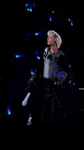 3.21广州站第二场#薛之谦万兽之王 深深爱过你 新版歌词回应争议,对谦友满满的爱