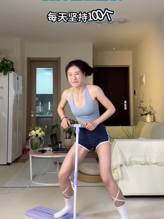 每天坚持100个,可以一边看电视一边追剧一边滑!不知不觉身材变好啦!#滑雪机 #我不是运动天才吗 #好身材练起来 #瘦腿 #居家锻炼