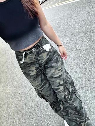 #迷彩控 #工装裤穿搭 #休闲百搭 #梨形身材穿搭 #高腰牛仔裤