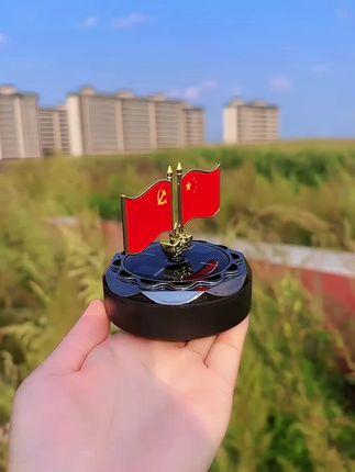 车载爱国红旗香薰摆件太阳能旋转国旗党旗香水摆件男生车内装饰品#五星红旗迎风飘扬 #红旗摆件 #车载摆件 #汽车好物