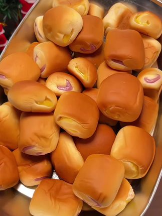 60个乳酪小面包只需个位数的价!奶香松软超好吃!#零食推荐 #乳酪面包 #法式小面包 #大人孩子都爱吃 #面包