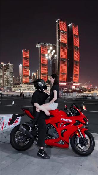 重庆落地签get ✅特朗普来了都得拍完再走#机车女孩简直泰酷辣