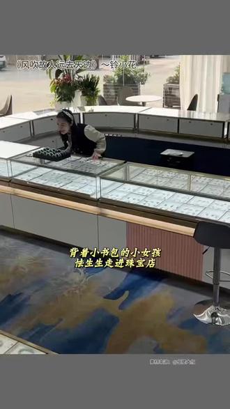 #风吹故人远去天边“总有那么一瞬间,你突然发现这世界温暖又动人”#画一个故事 #感动瞬间 #送你一朵小红花
