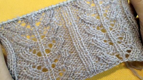 荷花花样镂空花简洁大方,适合编织围巾背心小开衫等