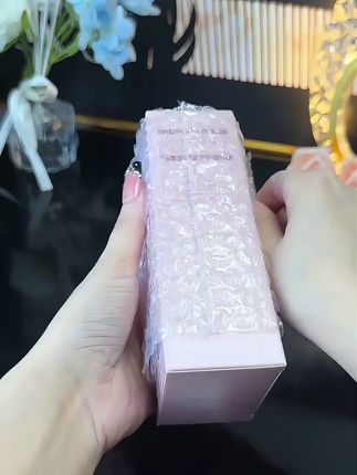 颈纹真的会显老,护肤的时候可别忘了脖子 #颈纹 暴露了你的年龄 #eLL颈霜 #淡化颈纹 #颈部护理