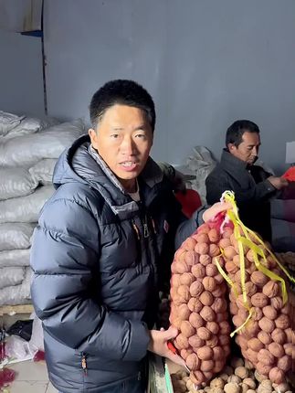 自然馈赠纸皮核桃,壳薄如纸,手捏即破,饱满果仁,口口留香,营养满分。