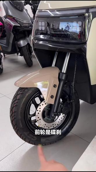 雅迪G26IIY-G都市版电动车,新国标前碟设计,硬朗外观还能无感控车,速来下单!#自行车/电动车专卖 #雅迪电动车 #电动自行车 #新国标车 #光明路店