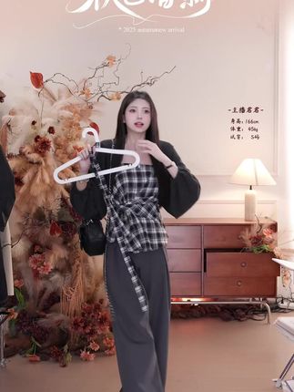姐妹们 快来直播间看看吧! #每日穿搭 #显瘦穿搭 #套装