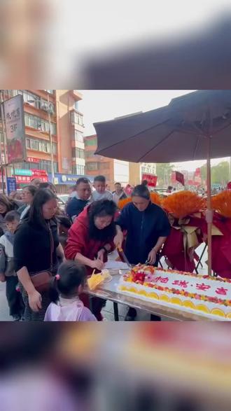 广场北路帕瑞·安吉拉新店开业,核桃马里奥 12 块 8,蛋挞 9 毛!爆款面包、人气甜点,装修似艺术馆,速来! (【退款规则】到店核销:随时可退,过期未核销自动退)#五一必去面包店推荐 #红豆饼 #中街冰点糯米糍 #哈尔滨酸奶糕真实测评 #广州五一主题蛋糕店推荐