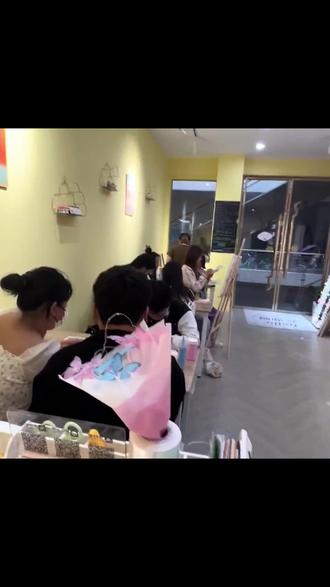 蕲春朋友看过来!两只老虎手工社放大招,原价25元的DIY拼豆现仅17.9元。零基础也能玩,猫咪造型萌翻。黄冈手工坊热销常客,做完发圈超炫,周末来打卡! #达菲熊 #星黛露发夹教程 #拼豆diy #手工钩织 #车饰