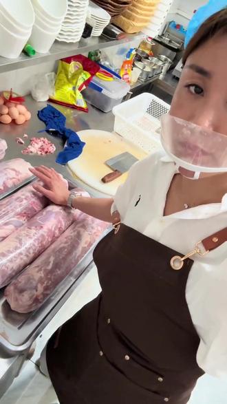 冲濮阳长庆路大铜锅!138元享原价235的4人餐,鄂尔多斯山羊、羔羊任选,有黄沙羊腿卷等,小料凉菜随便吃,菜量足,春节聚餐戳左下角! (【退款规则】到店核销:随时可退,过期未核销自动退)#抖音新春吃喝玩乐节 #酱大骨 #羊脑花能吃吗 #为城市美食打call #淮扬菜