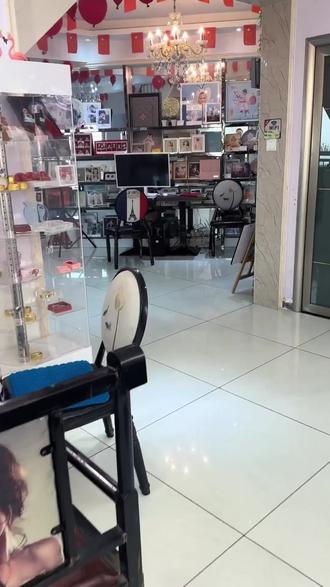 人民路开了二十多年的好宝贝摄影,入选红旗区孕婴童摄影好评榜,抖音评分4.7。现抖音团购199元拍8寸相册,原价578元。拍一套精修5张、两套衣服,下单联系客服额外得精修照和台摆,300多套衣服任选。 #国际商贸城 #美甲美睫网红店 #作品分享 #家的样子 #加油