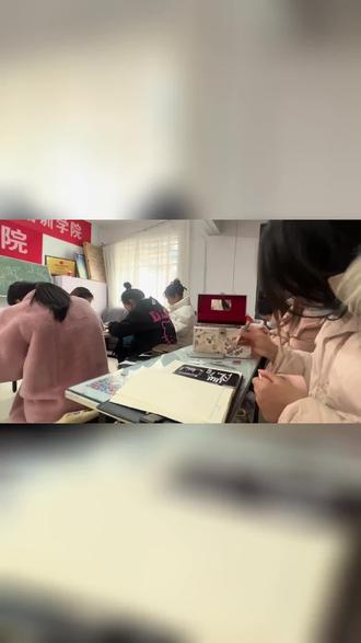 西大街银子美妆店,抖音评分4.9,入选上蔡县美甲好评榜。环境好,手艺佳,还原度高,团购超划算。舒适YY睫毛套餐,原价198,抖音59.9。优惠在左下角,别错过! #宿舍美甲 #太阳花睫毛 #美睫抖音团购 #晶石猫眼美甲 #武汉五一中式美甲美睫店推荐