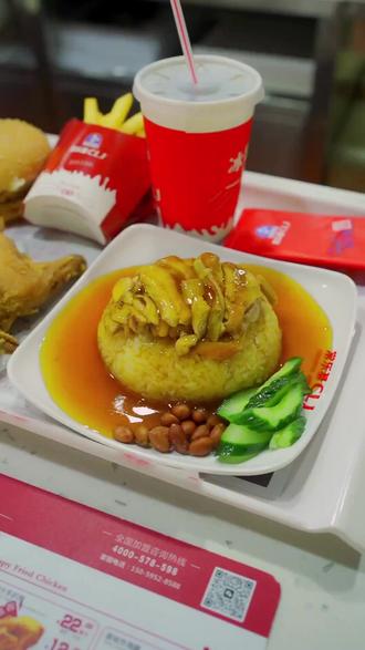 家人们,常乐基双鸡堡炸场!原价16,现9块9俩。分量超足,金黄酥脆夹嫩鸡肉,香到跺脚!两人管饱,当夜宵追剧绝了,速冲! (【退款规则】到店核销:随时可退,过期未核销自动退)#高校食堂 #晋江美食 #美食我来探 #吃货必备 #探店加油