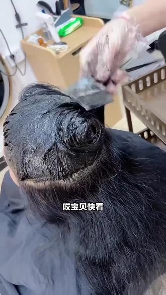 十二草集显白染发搞大事!原价198现69.9,含头皮检测和植萃染发。纯天然配方,染完按摩,显白给力,速冲! #头皮上的亮片该如何消除 #修剪头发对头发是否好 #防脱洗发水 #白发一根不见了 #白发不用染发