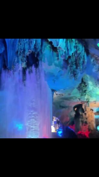 城东三路勾漏洞景区,像天然大冰柜!55 元解锁溶洞探秘与景区观光,免排队换票。月销破千,钟乳石配七彩灯超美。遛娃佳地,原价 60 现超低价,速来捡漏! #雪雕 #爱生活爱旅行 #一日游 #潜水 #旅行记
