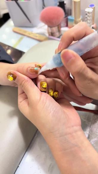 姐妹们,北遇家纯色美甲太绝了!原价69.9,现29.9,纯色可跳色,带图一比一还原,十指消毒超讲究,竞秀区仙女速冲! #美甲教程分享 #美睫教程 #新娘甲 #美甲💅 #护士美甲