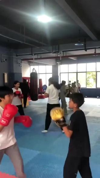 彝海南路楚雄晟旭体育放大招!198元享原价297元的三节私教课!体测定制方案,教练手把手教学。不办年卡,三节课让你变型男辣妹,练完腰瘦圈,快冲! #新贵族健身房 #运动达人 #体能训练 #运动训练 #肥鹅健身房入口