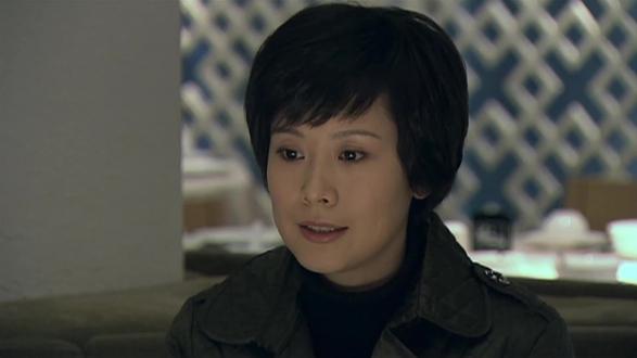 蜗居解说 海藻铁了心要跟宋思明断,托海萍还东西做了断,可转身面对小贝的冷淡,话到嘴边想提分手,小贝却突然一句“我们结婚吧”,这三个字,是救赎还是更深的枷锁?#蜗居电视剧解说 #海藻小贝 #因为一个片段看了整部剧 #剪辑 #青年创作者成长计划