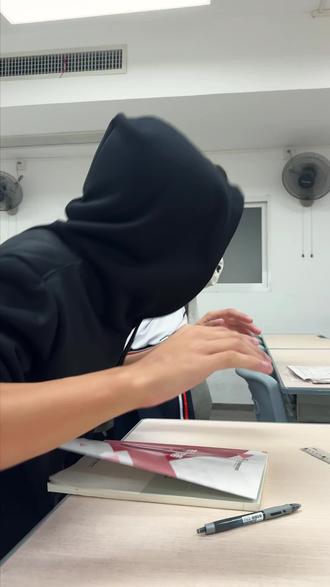 当嘉豪认真学习时,全班的反应亮了 #中职生 #校园短剧 #职校生活 #青春校园 #校园日常 #学生时代 #同桌的你 #宿舍日常 #课堂那些事 #老师与同学 #校园趣事 #上学vlog #学生时代的友谊 #成长的烦恼 #青春无悔 #少年 #校园生活搞笑短剧 #搞笑短剧 #反转剧情这演技绝了 #这演技绝了 #内容过于真实 #万万没想到 #治愈系 #轻喜剧 #00后 #记录校园生活 #我的上学日记 #青春纪念册 #校园vlog #校园故事 #每日校园 #青春不散场 #校园短剧 @在比奇堡许个愿 @🐟🐟🐟