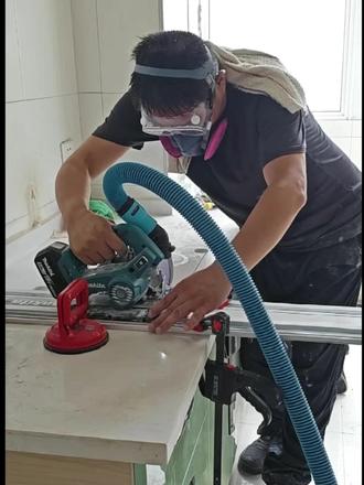 7月13日 太原上门石英石台面开孔,水槽,灶台精工切割 石英石台面开孔 精工不崩边石英石台面现场开孔、扩孔,水槽开孔、燃气灶开孔,台中盆精工切割,专业施工,杜绝崩边。
#太原石材加工 #石英石开孔 #水槽开孔 #台中盆 #厨房台面改造