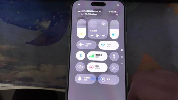 26.3RC版本 这次更新终于解决了突然黑屏转圈得问题了。在上一个版本中 我是深受其害,用的好好的突然就黑屏转圈了#esim #ios26.3 #apple