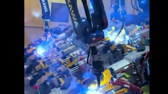 安川机器人9001报警 焊接效果图发在评论区欣赏一下#焊接技术 #凌飞机器人