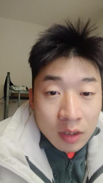 第三章训练计划 技术动作 技术是泳姿的魂,规范需细细扣,
岸上静练心专注,水下动修正不休。
教练点睛破迷障,从简至繁有步骤。
静若青竹立池畔,单臂划波寻结构,
动似游龙入沧海,交叉配合渐成绸。
低速雕琢形与意,高速方显力之遒。
热身初下水清冽,唤醒身心技为舟,
课末疲惫加深时,稳定复习刻肌胄。
主项强度来临前,动作如锚定中流。
短距求精宜反复,长距有氧可漫游,
耳机沉潜听节奏,身心合一自悠悠。
周期循环重点明,转身出发亦专修。#dou来运动吧#游泳#游泳健身 #浩澜