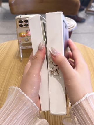 立体公仔大视窗手机壳搭配折叠镜子支架确定不爱吗,好运加满哦~