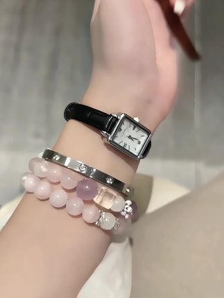 今年流行的这款手表,戴上贼漂亮,很舒适,关键可选!#女表#520礼物#七夕礼物#小众不撞款 #七夕礼物 #通勤穿搭