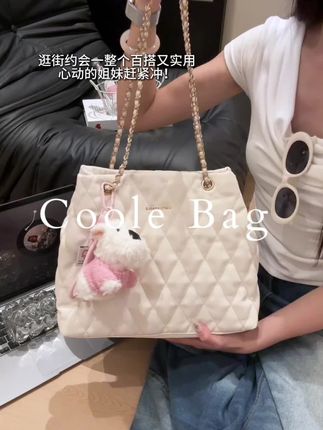 老婆们可以主动来找我吗 非要让我用好看又百搭的包包吸引你们的注意力 #早秋新款 #爆款热卖中 #学生党