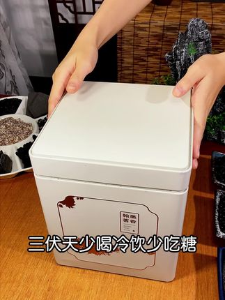 精选黑枸杞、黑桑葚、黑麦,黑豆在搭配黑芝麻,营养十足,酥脆掉渣,香气浓郁,好吃不贵!