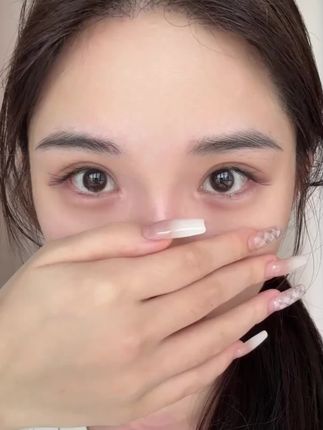 贴上直接消失的双眼皮贴,真的建议姐妹们都换成这个隐形,支撑力好,的双眼皮贴!# 双眼皮贴 # 单眼皮 # 肿眼泡