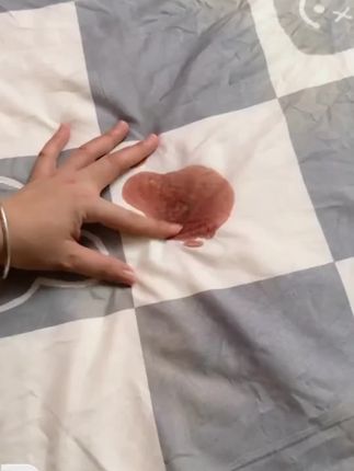 我愿称之为衣物清洁神器,霉斑 汗渍 油渍 都能洗的干干净净还不费力~# 衣领净# 洗衣服就靠它