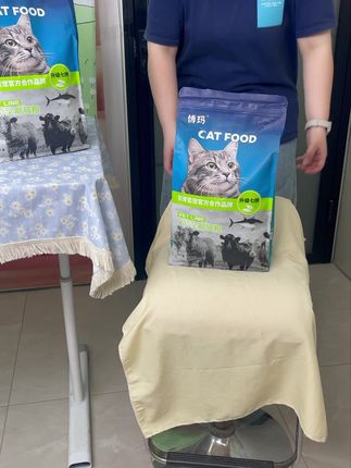 平价猫粮也能把小猫养的圆润又可爱,我家猫一直都在吃的博玛七拼猫粮,猫咪嘎嘎爱吃也省心