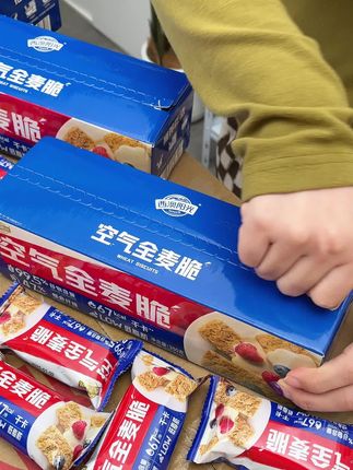 一口酥脆健身代餐麦片无添加蔗糖全麦脆谷物饱腹