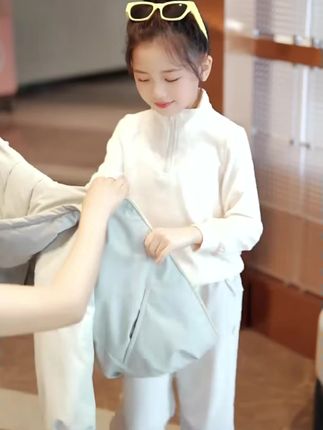 女童冲锋衣羽绒服2025新款中大童冬装轻薄加厚外套夹克棉服防风衣