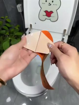 天气凉了,换上这种短毛绒的马桶垫吧,坐上去不冰不凉,静电吸附也不挑马桶型号!#马桶垫 #马桶垫冬季加绒