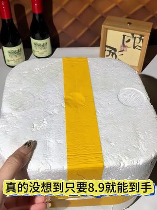 我只付了个邮费,商家就给我发了四个超好看的杯子,浮雕花纹的设计真的太精致了,用它喝个饮料氛围感一下子就上来了