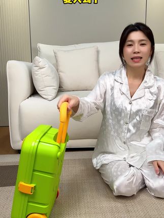 玩具还是得买些有意义的,自从买了这个拉杆箱玩具,孩子都会主动帮妈妈叠衣服了!#益智玩具#培养好习惯#动手动脑