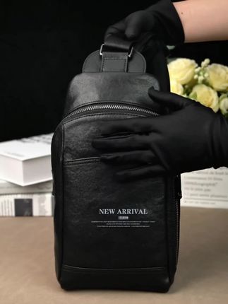法莱阿玛尼真皮胸包男单肩斜挎包时尚休闲胸前商务背包头层牛皮#男士真皮胸包#胸包