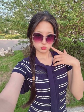 还在为送什么礼物而烦恼吗?这款太阳镜既时尚又实用 #好物推荐 #防紫外线 #墨镜 #太阳镜推荐