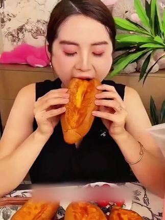 岩烧乳酪蛋挞面包,浓郁奶香,口感太绝了
