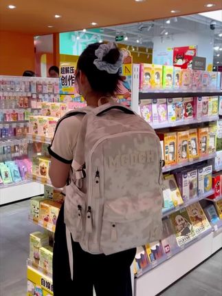 学生减负大容量书包男女护脊旅行背包2025新品高中初中女生大学生背包