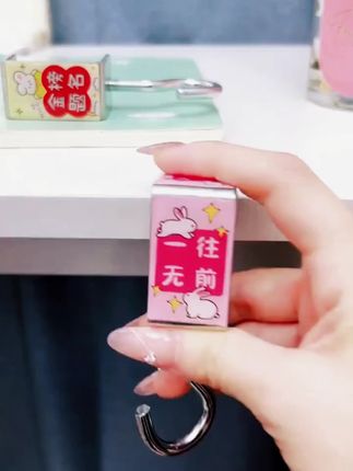 自从有了这个玩意,儿子的书包水杯干净整洁多了,好用#挂钩#学生书包挂钩#学生党必备#开学必备