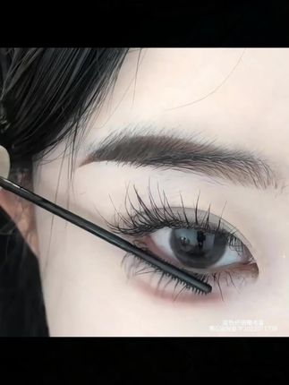 颜值这块儿,还得是靠睫毛撑着 上班族化妆必备睫毛膏!用了它以后假睫毛都不想接了,新手也能刷出根根分明的太阳花,持久卷翘#防水防汗 #睫毛膏 #滋色 #睫毛膏推荐 #底妆