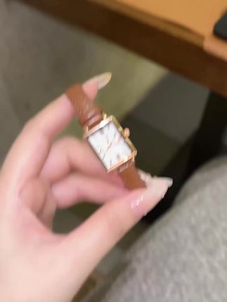 我也不想炫耀啊,男朋友给的爱太拿的出手了,快@你家只会干饭的男朋友给你安排#女表 #手表#ins风高级感#显白神器